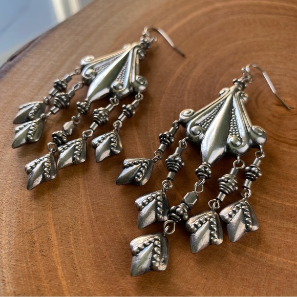 🖤5/$20 Silver Dangly Ornate Earrings - Picture 5 of 6